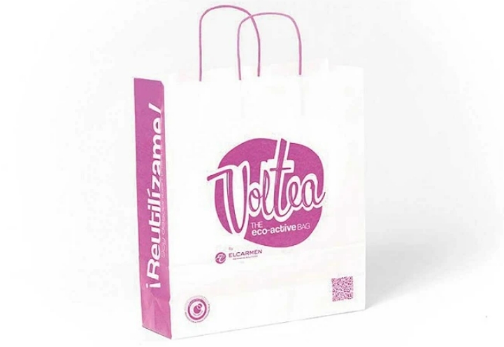 Voltea neutralizes harmful gases only with its exposure to light, even indoors, avoiding the photocatalytic phenomenon that is triggered on the surface of the bag when it comes into contact with natural light.